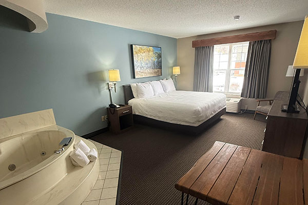 1 King Bed, Deluxe Suite