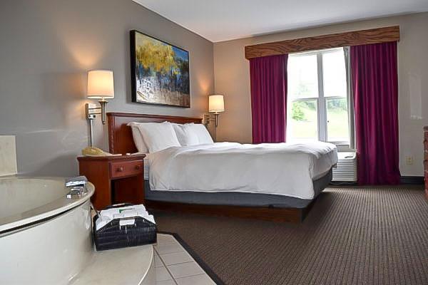 King Whirlpool Suite